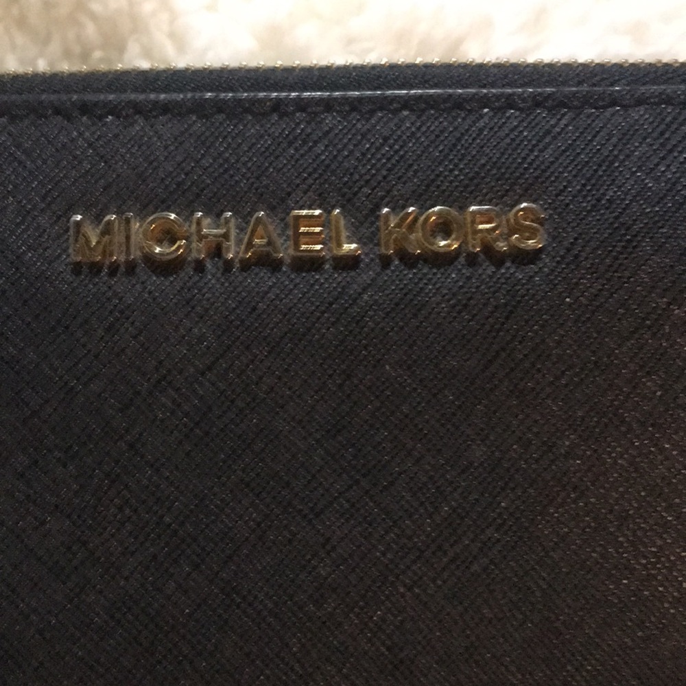 Michael Kors Black Wristlet Wallet LIKE-NEW - Picture 2 of 6